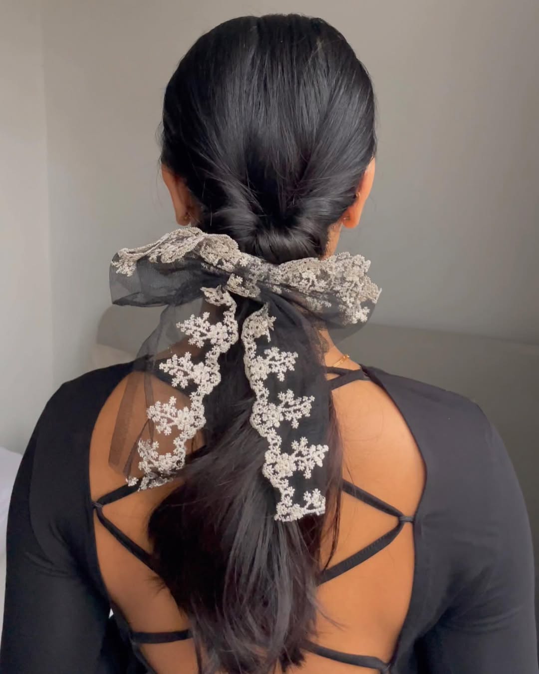 Low pony lace bow
