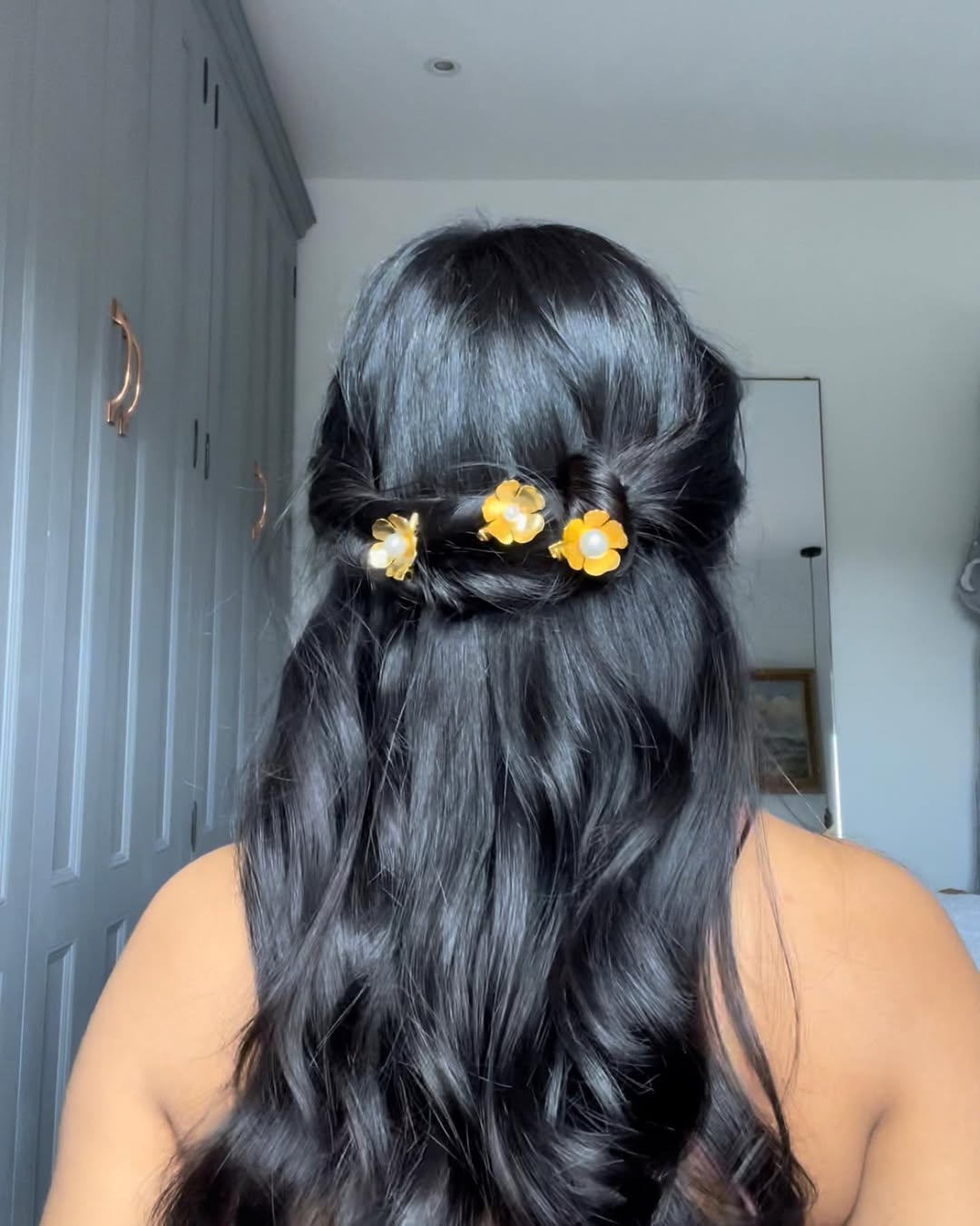 Daisy clips half up