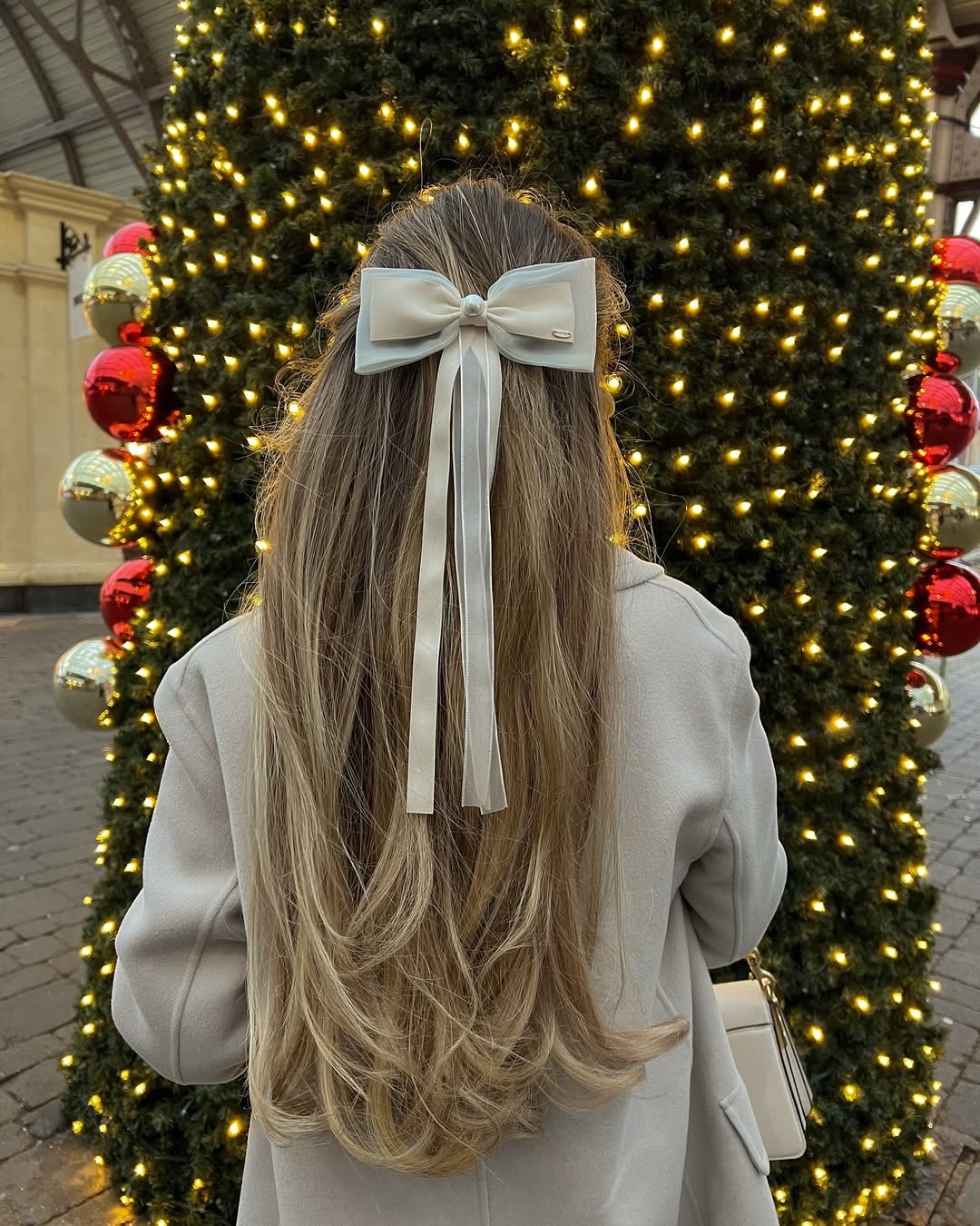 Cream bow half up